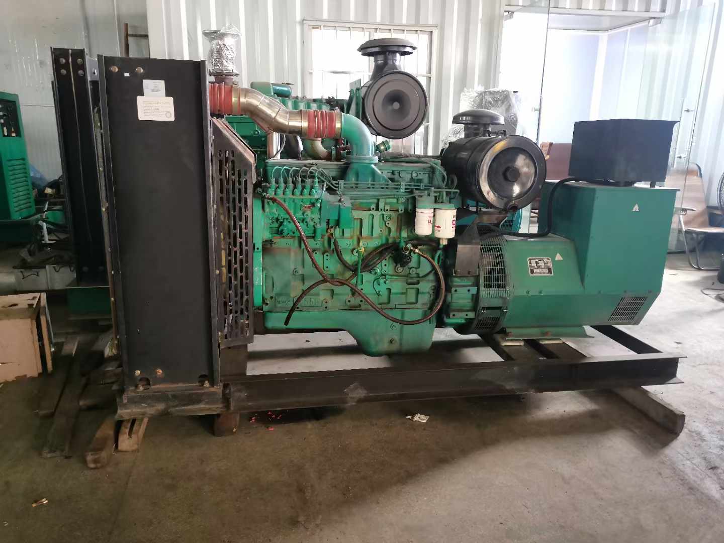 盘县发电机租赁如何确定电缆的承载电流是否在安全范围内？