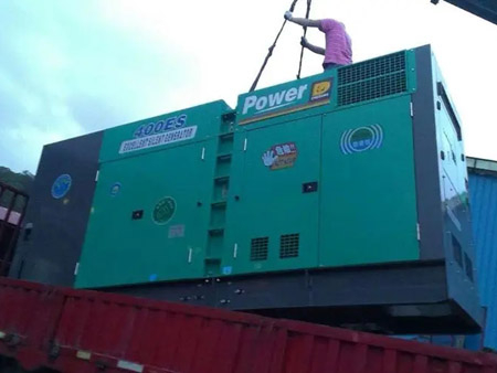 盘县柴油发电机组转速不稳定时，如何对发动机进行维护？