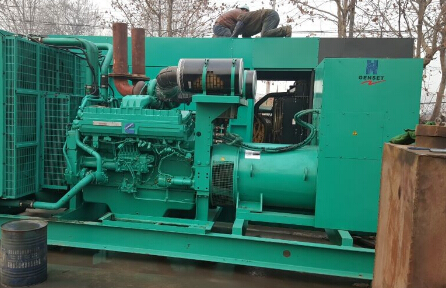 盘县发电机组如何判断水冷式机油散热器内部是否需要清洗？